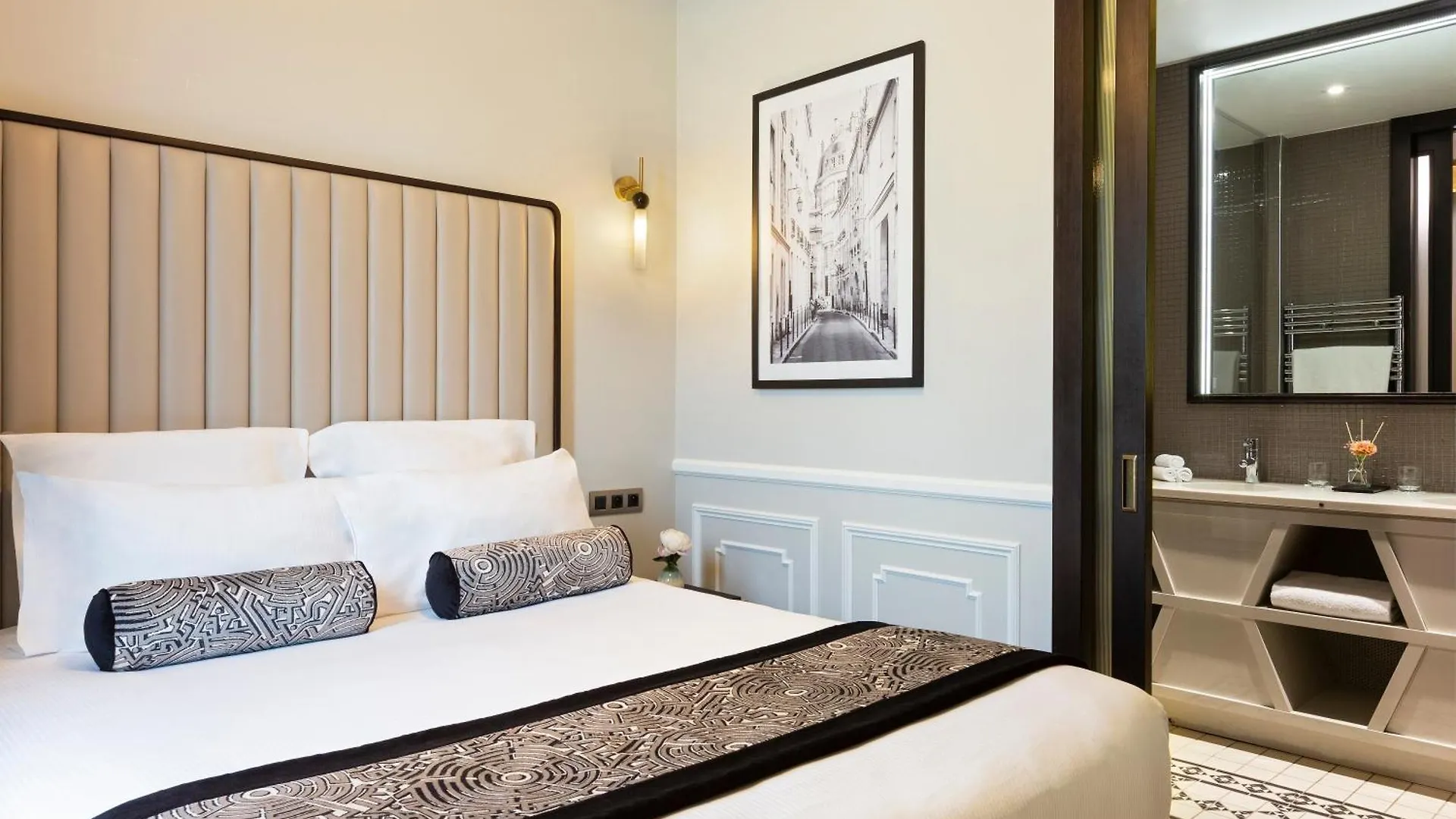 La Clef Tour Eiffel Paris By The Crest Collection Hotel