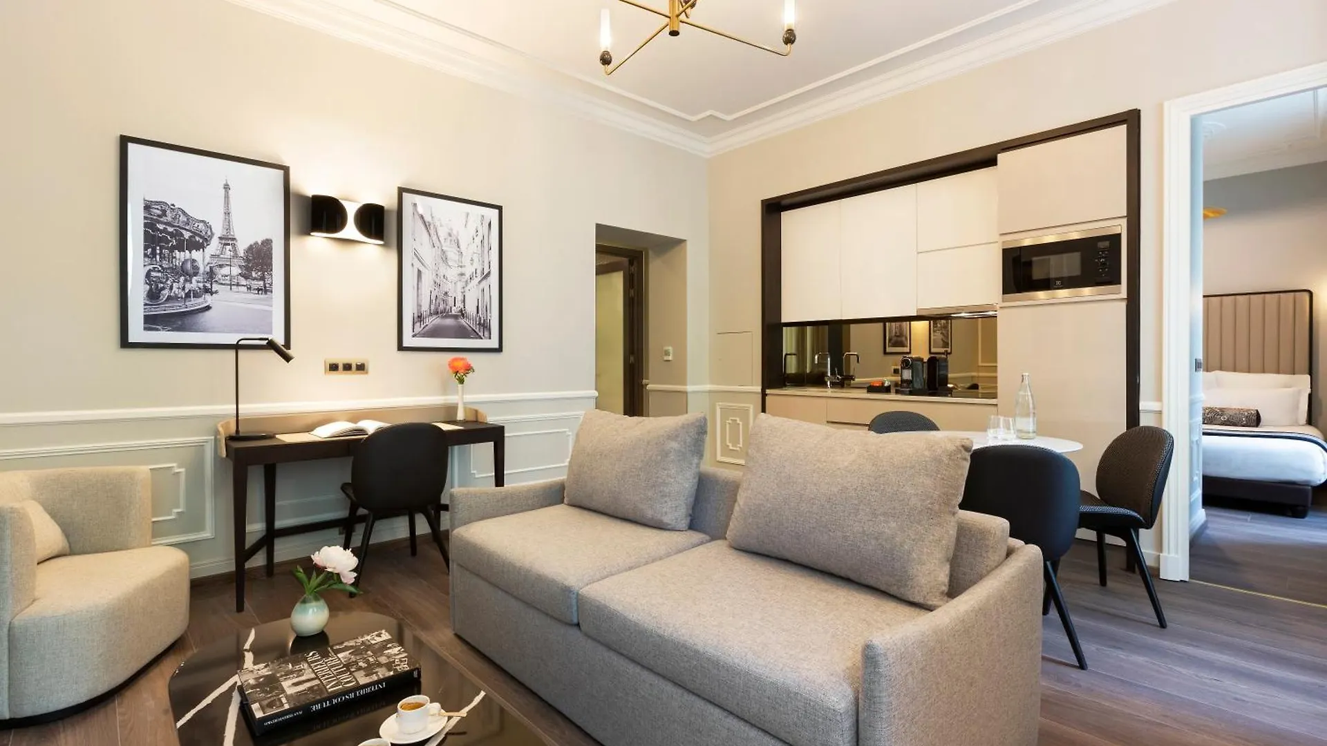 La Clef Tour Eiffel Paris By The Crest Collection Hotel