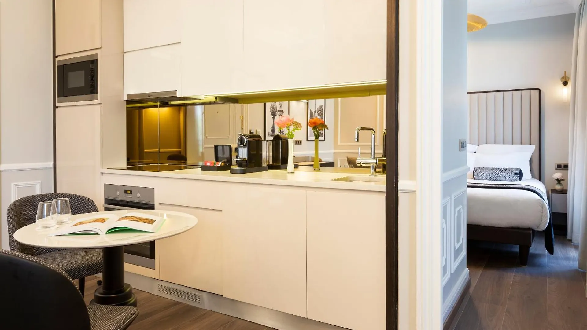 La Clef Tour Eiffel Paris By The Crest Collection Hotel