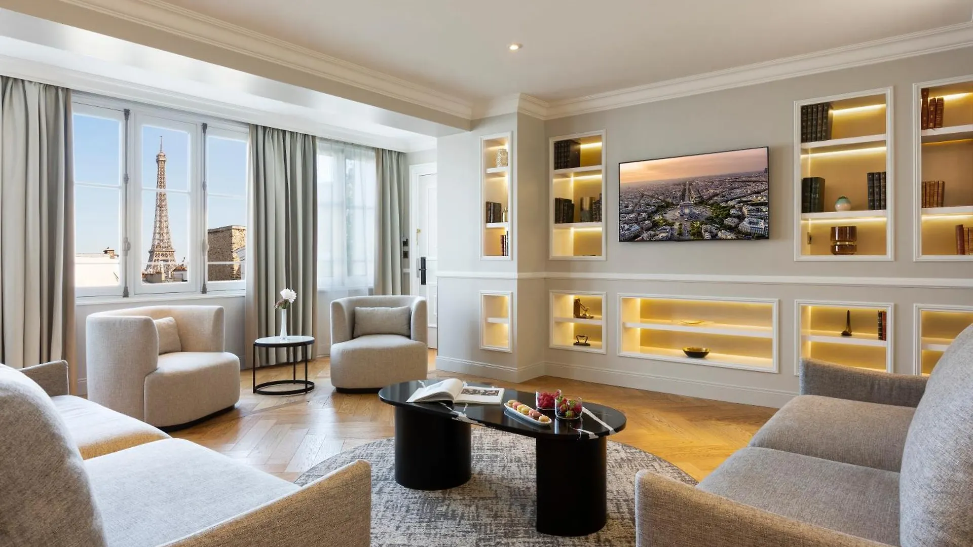 La Clef Tour Eiffel Paris By The Crest Collection Hotel