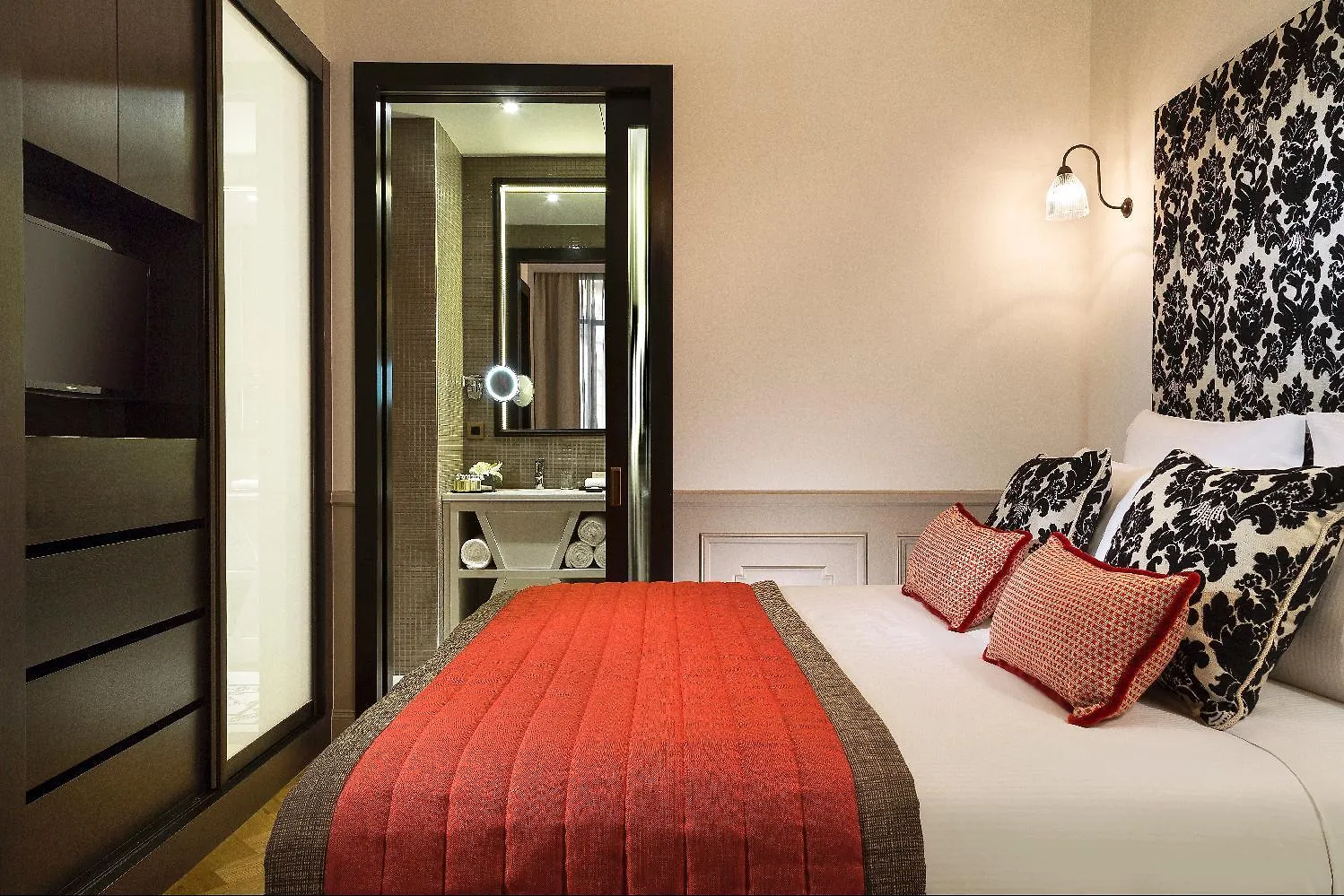 La Clef Tour Eiffel Paris By The Crest Collection Hotel